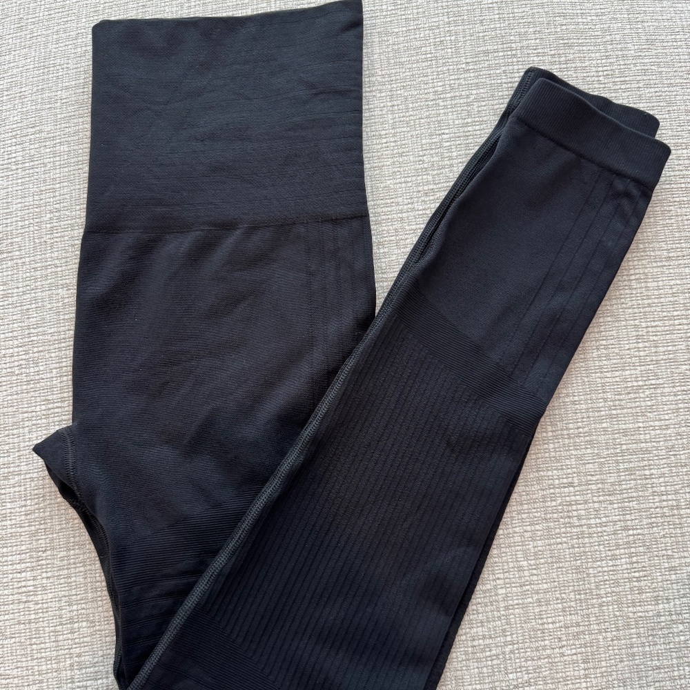 ZELLA Women’s High Waisted Textured Black Leggings Size Large